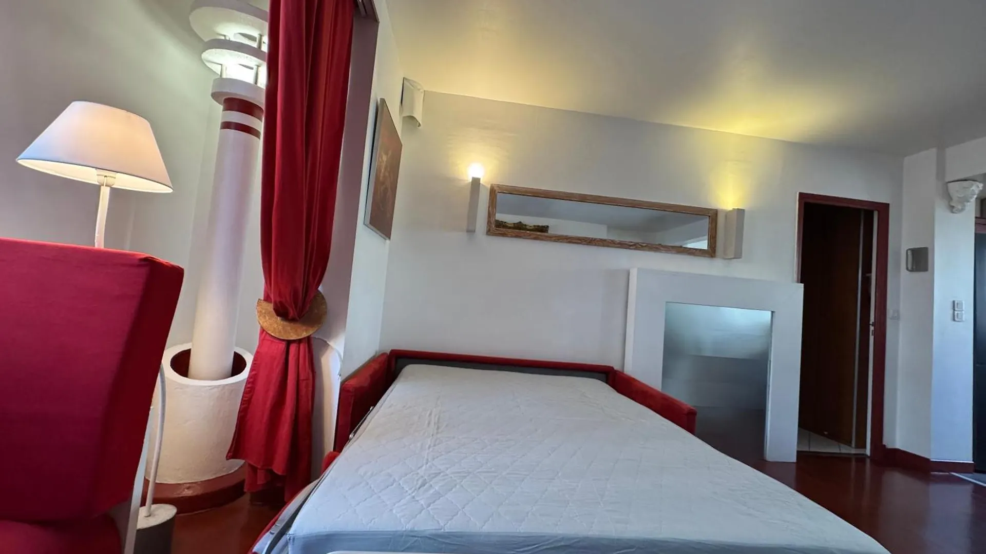 Red Flat Paris Apartment
